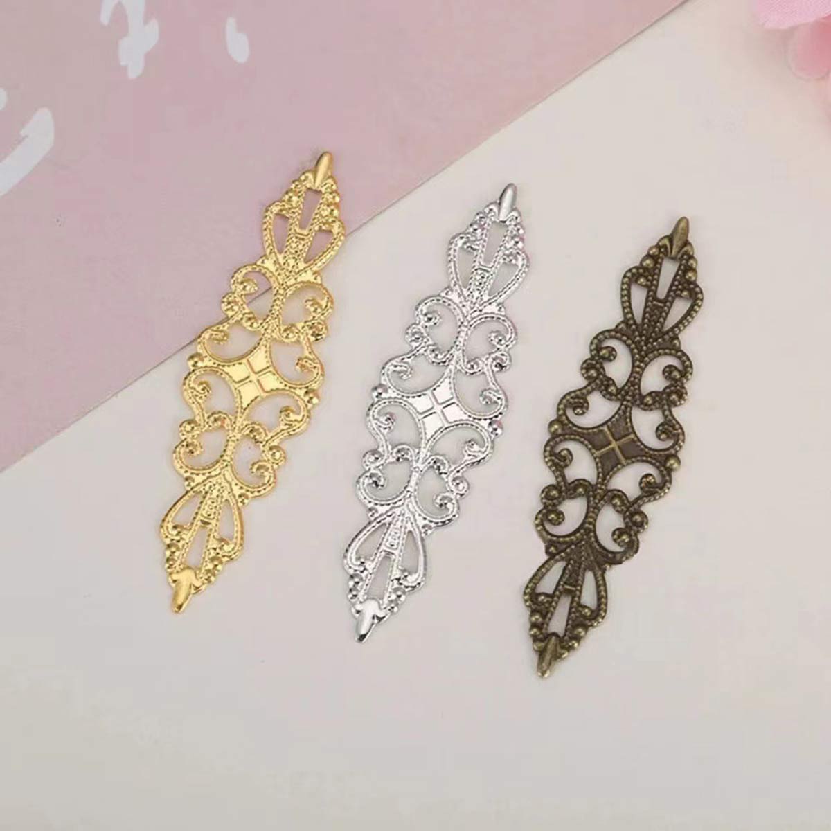 200 piezas de adornos metálico - Embellishment Crafts reseña y precio